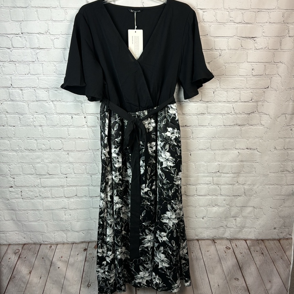 BloomChic Black & White Floral Surplice Neck Pocket Dress Sz 12 Large - Picture 2 of 6